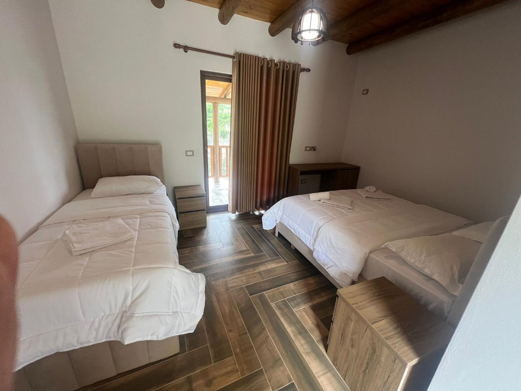Guest House Bracaj Zhaban Buitenkant foto
