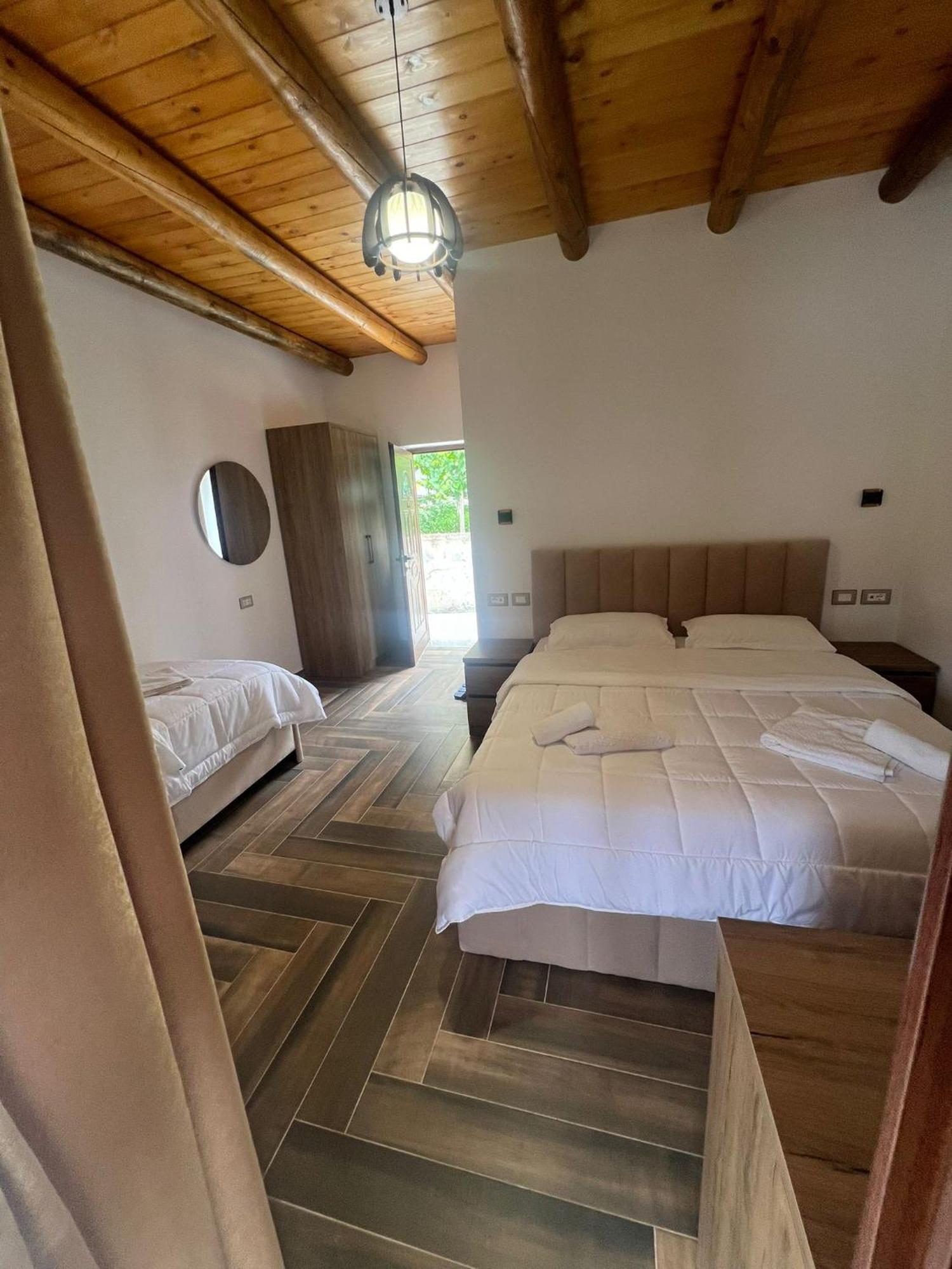 Guest House Bracaj Zhaban Buitenkant foto