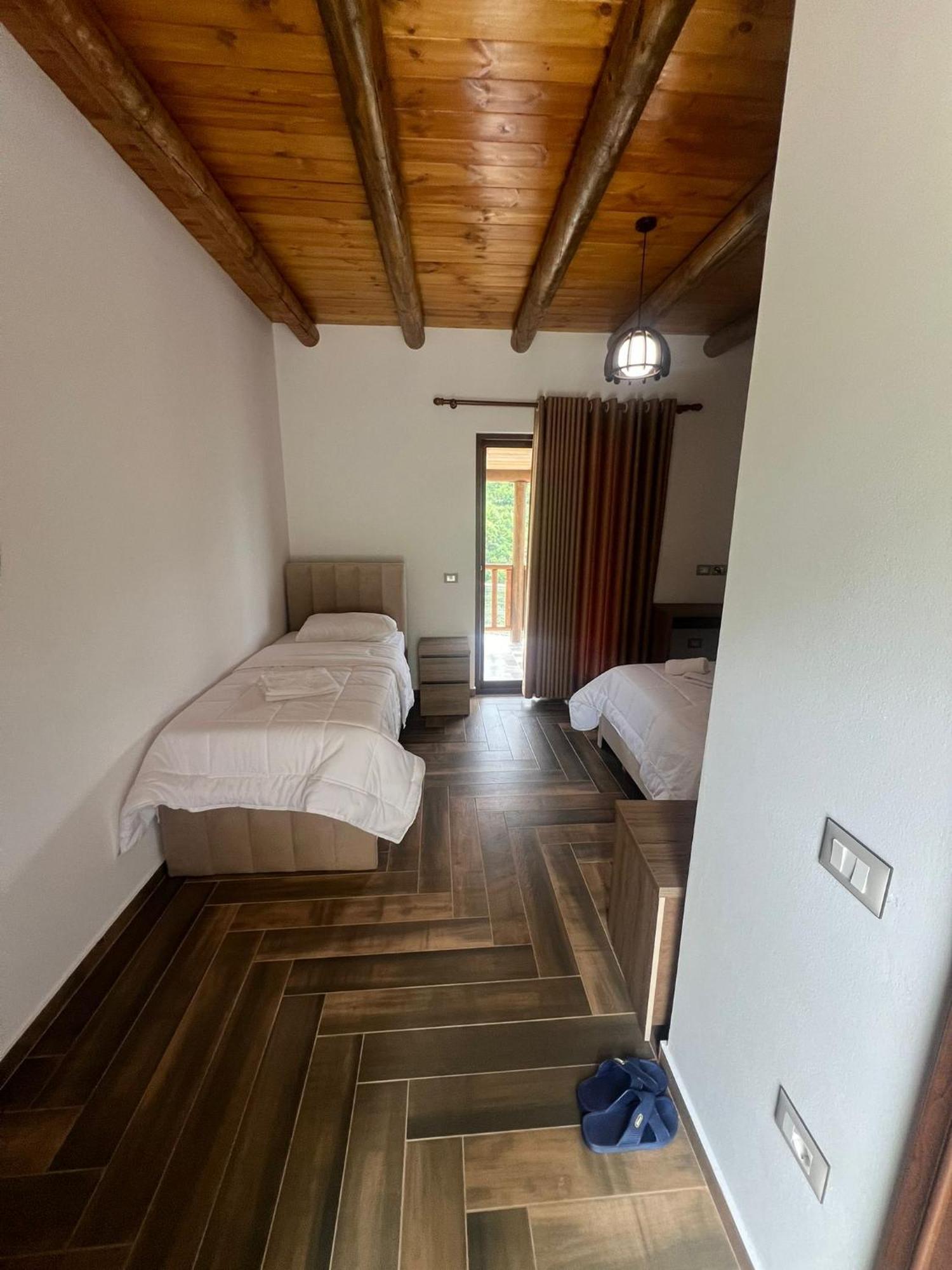 Guest House Bracaj Zhaban Buitenkant foto