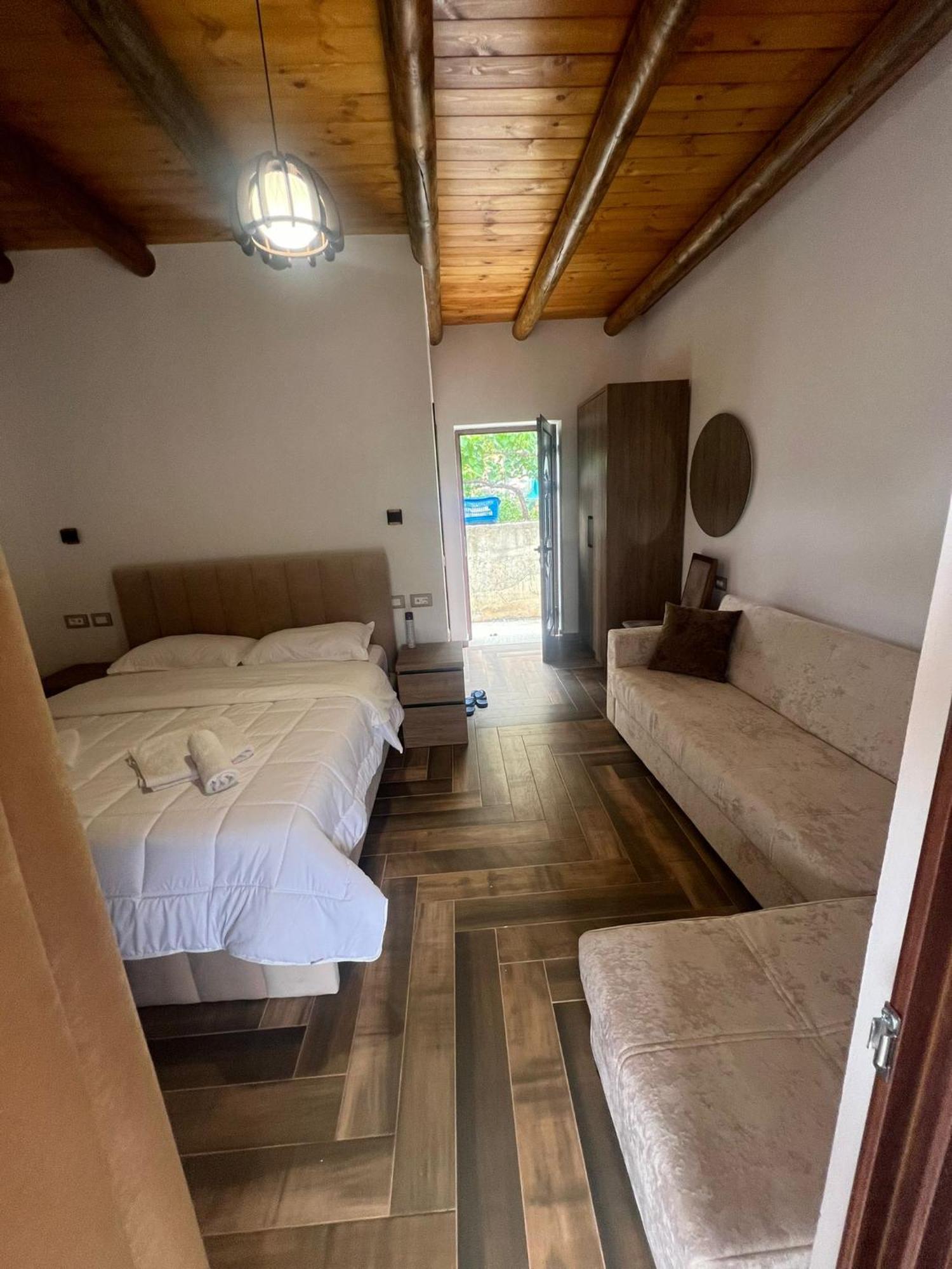 Guest House Bracaj Zhaban Buitenkant foto