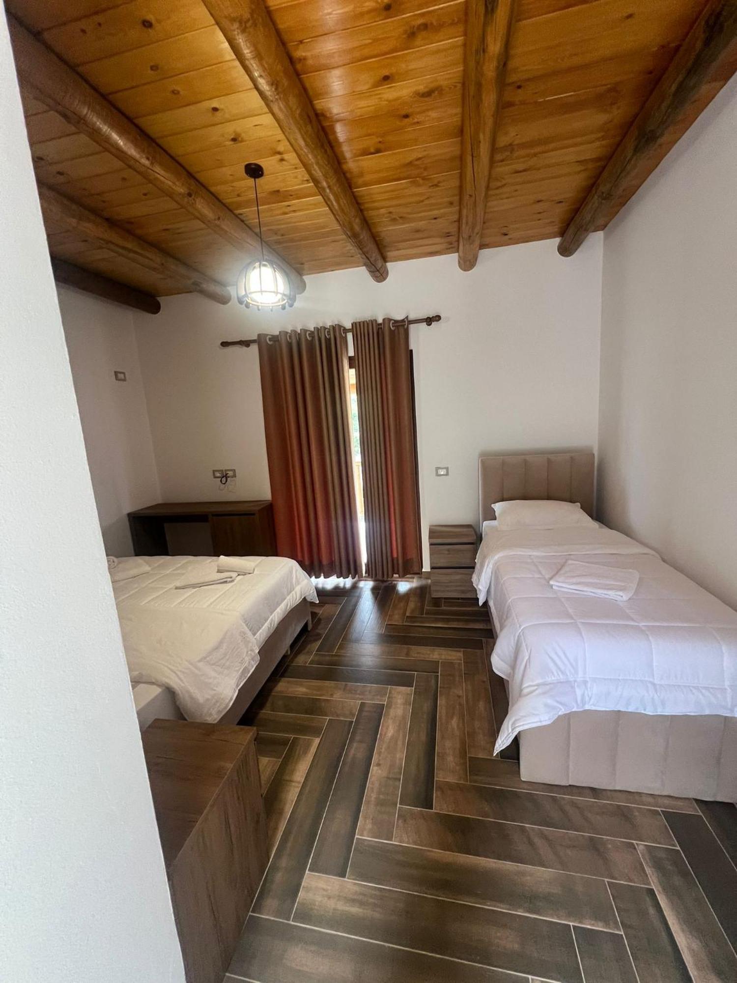 Guest House Bracaj Zhaban Buitenkant foto