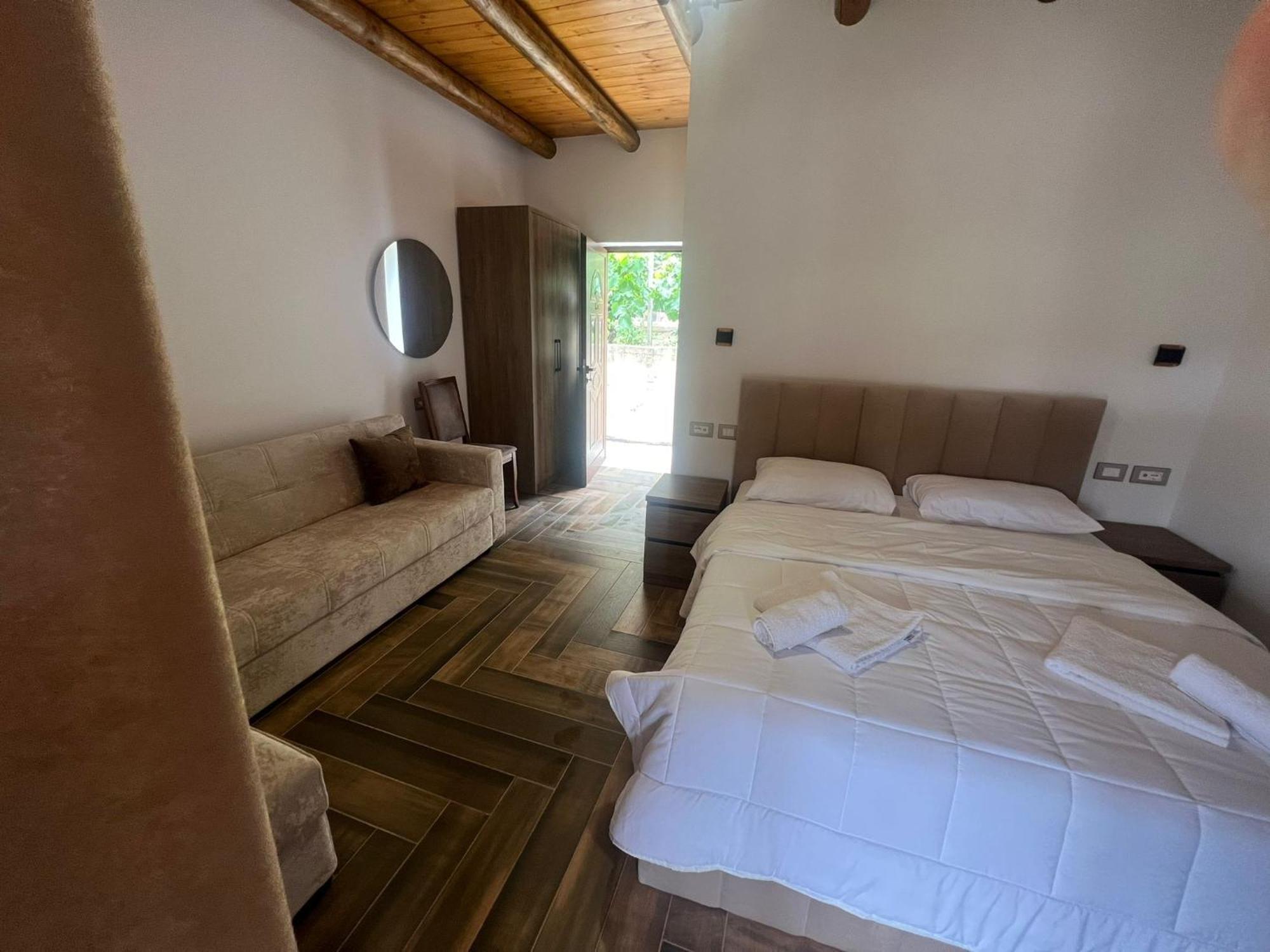 Guest House Bracaj Zhaban Buitenkant foto