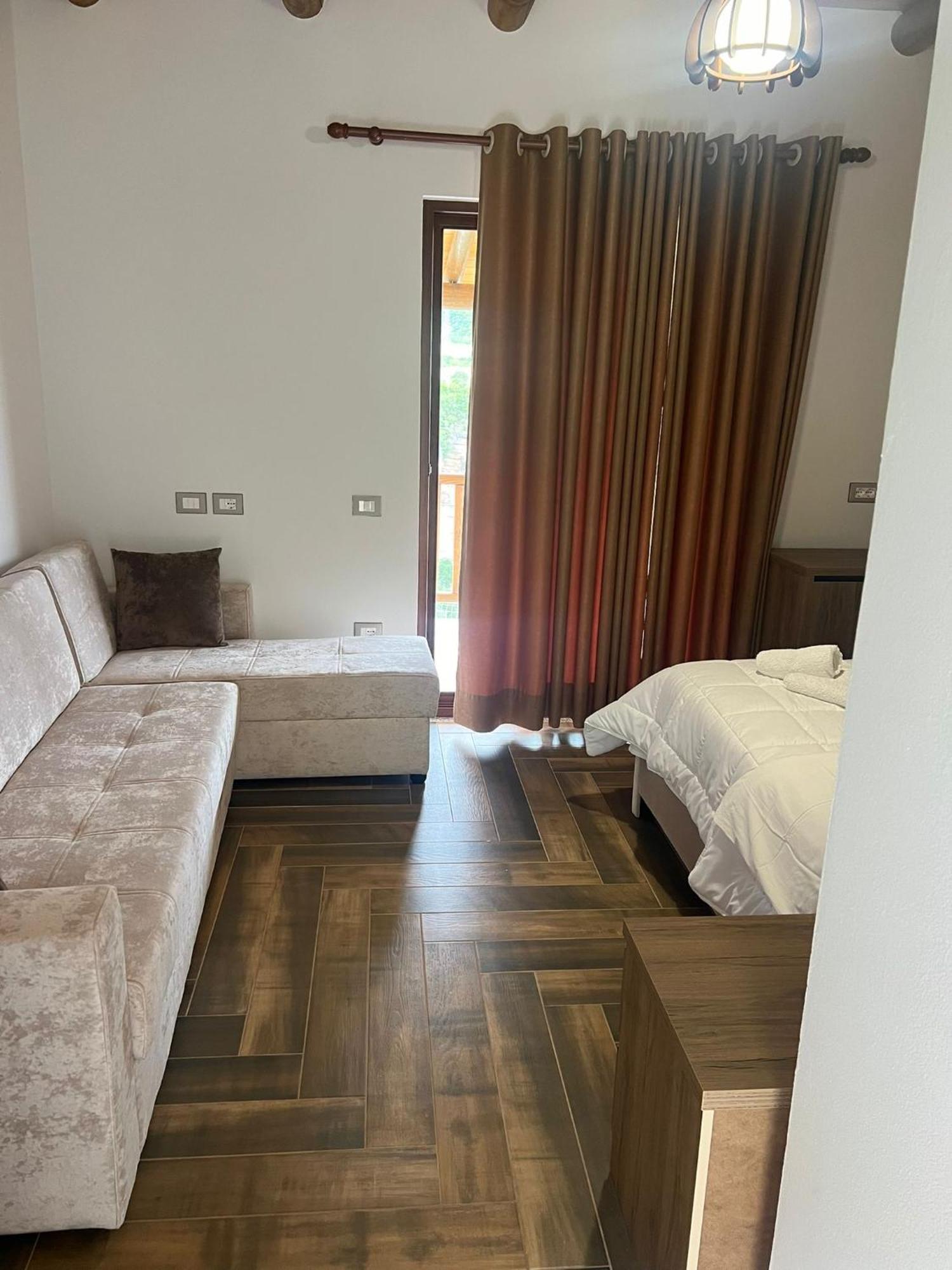 Guest House Bracaj Zhaban Buitenkant foto
