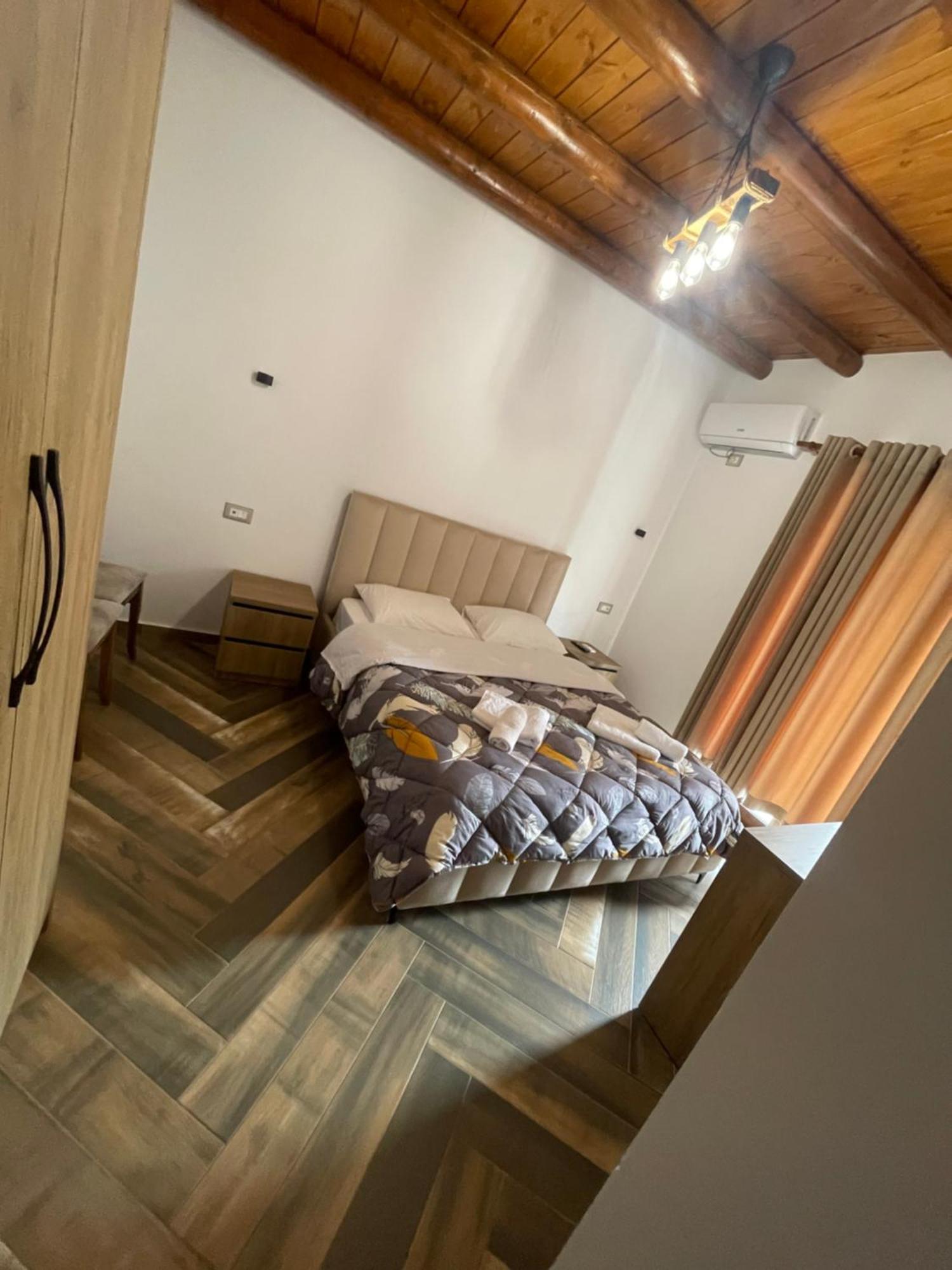 Guest House Bracaj Zhaban Buitenkant foto