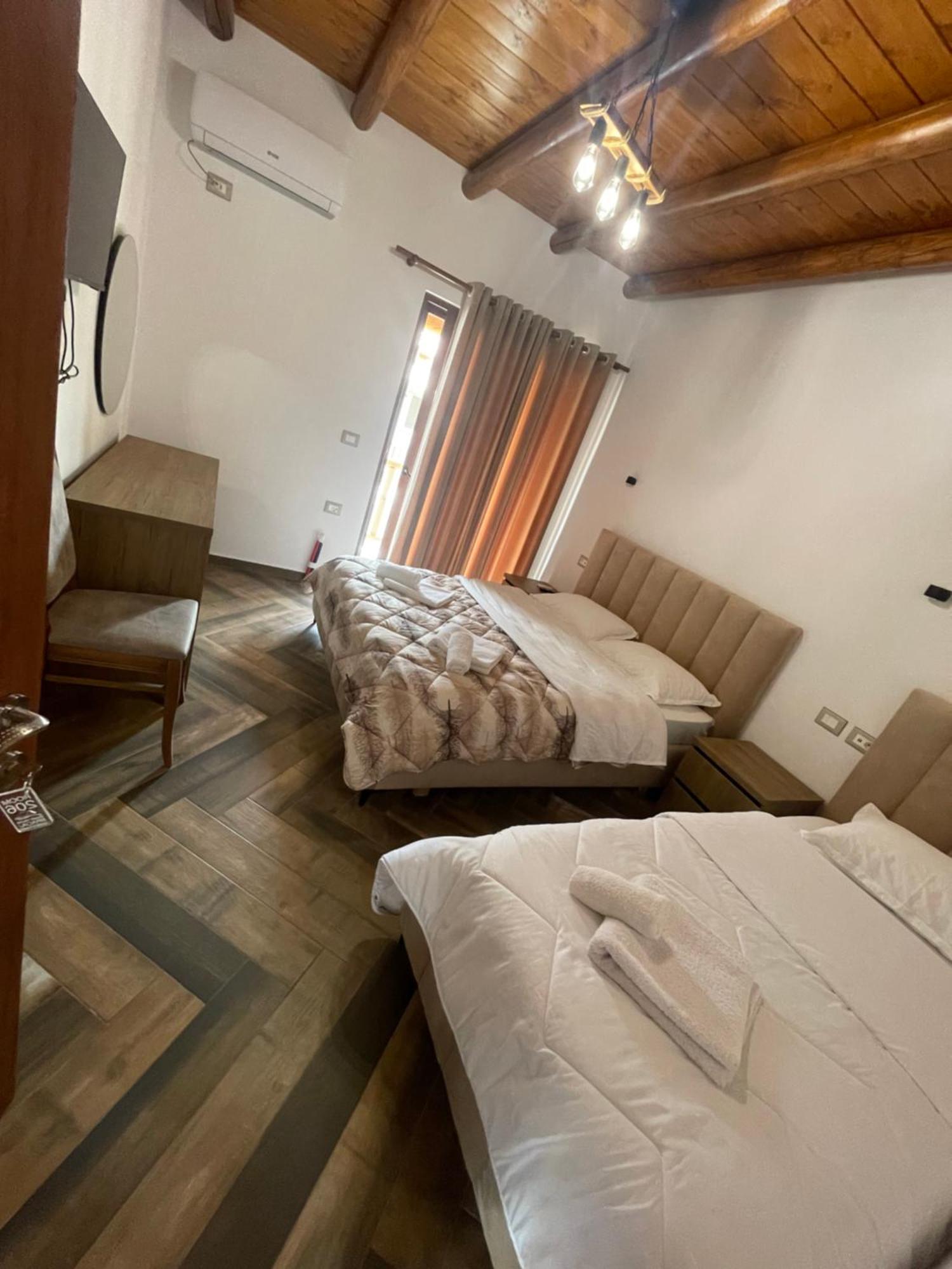 Guest House Bracaj Zhaban Buitenkant foto